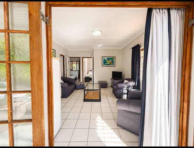 200M² LODGE FOR SALE IN GLENMORE